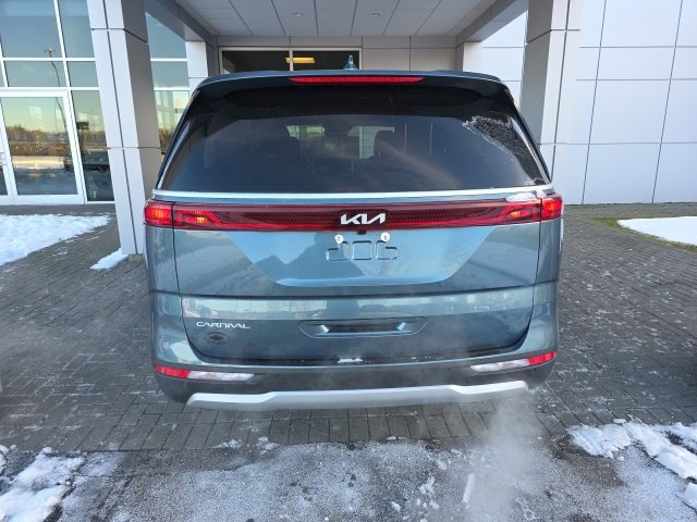 2023 Kia Carnival EX photo 3