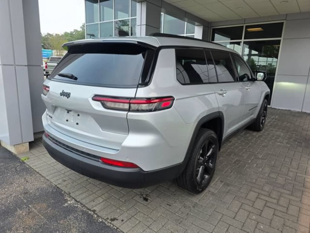Used 2023 Jeep Grand Cherokee Altitude 4x4 SUV