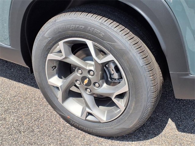 2025 Chevrolet Trax LT photo 4
