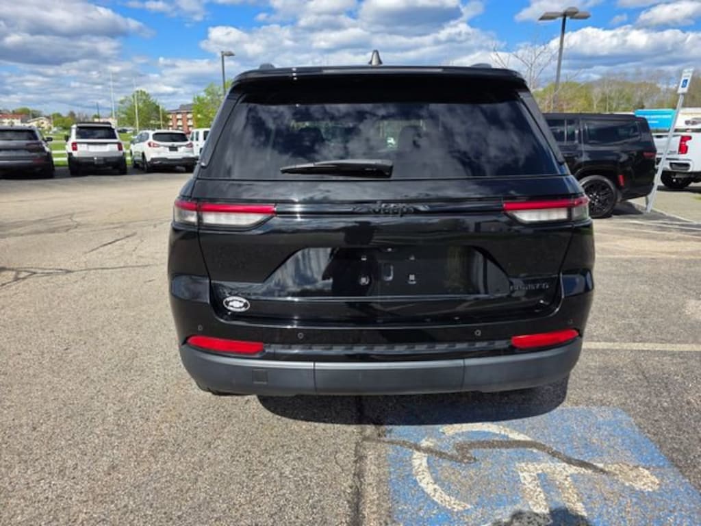Used 2023 Jeep Grand Cherokee Limited 4x4 SUV