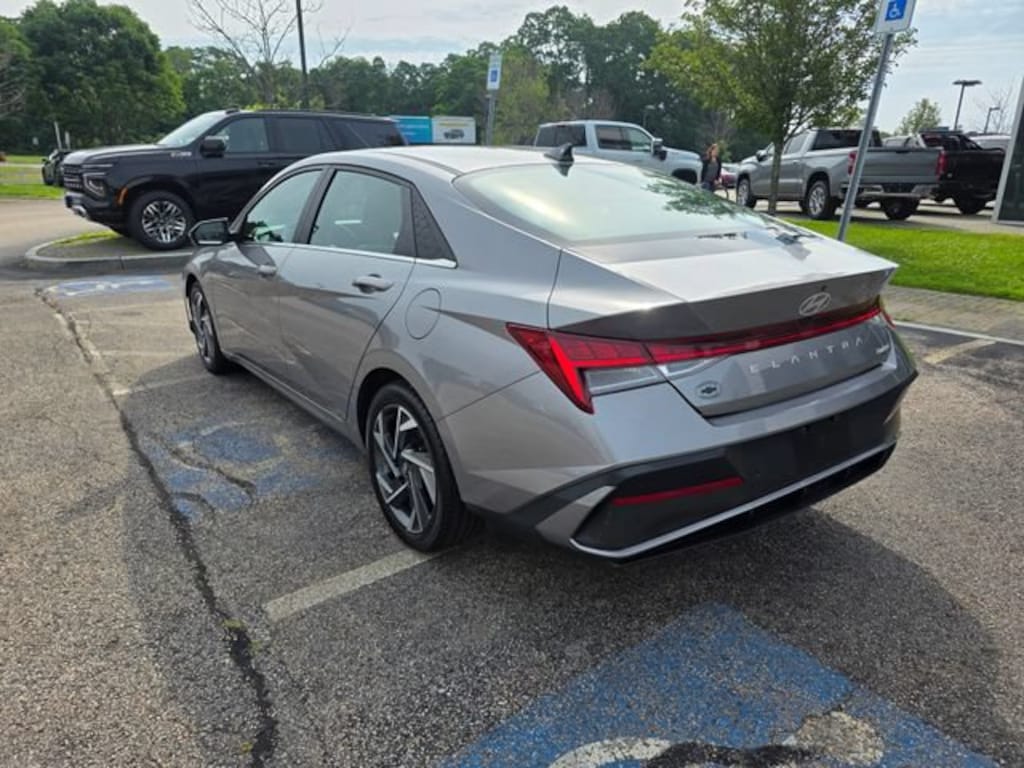 Used 2024 Hyundai Elantra Limited Sedan
