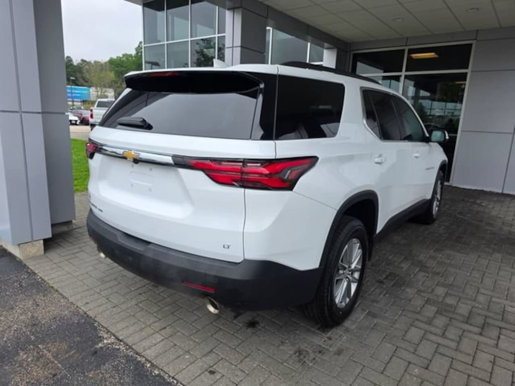 Used 2023 Chevrolet Traverse LT Cloth SUV