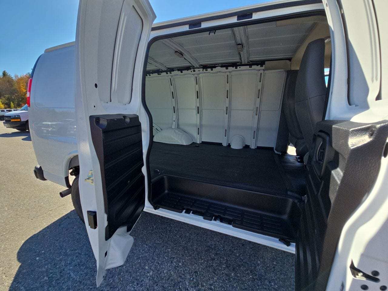 2025 Chevrolet Express Cargo Work Van - Photo 61