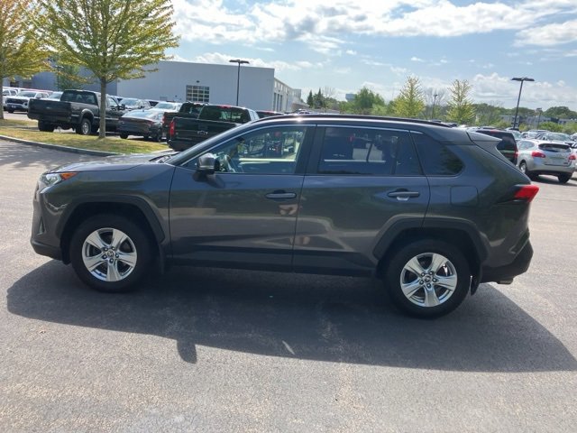 2020 Toyota RAV4 XLE photo 2
