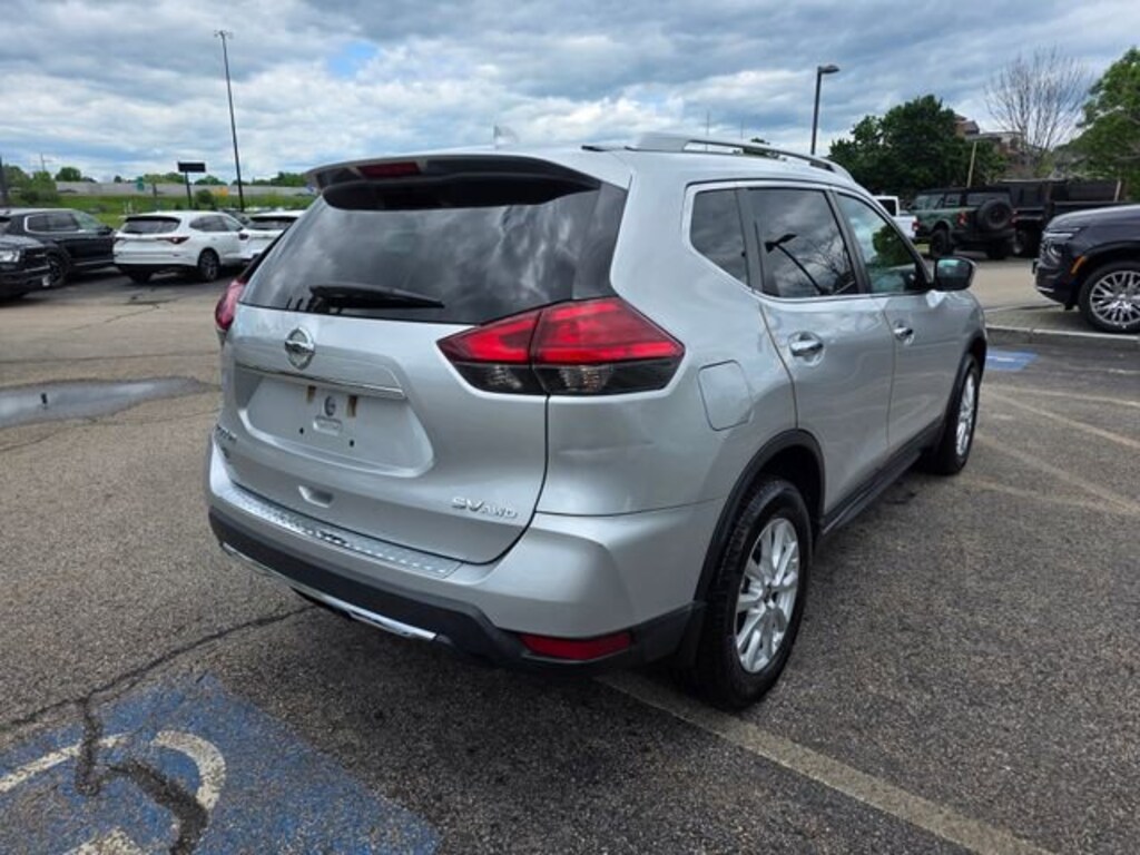 Used 2017 Nissan Rogue SV SUV