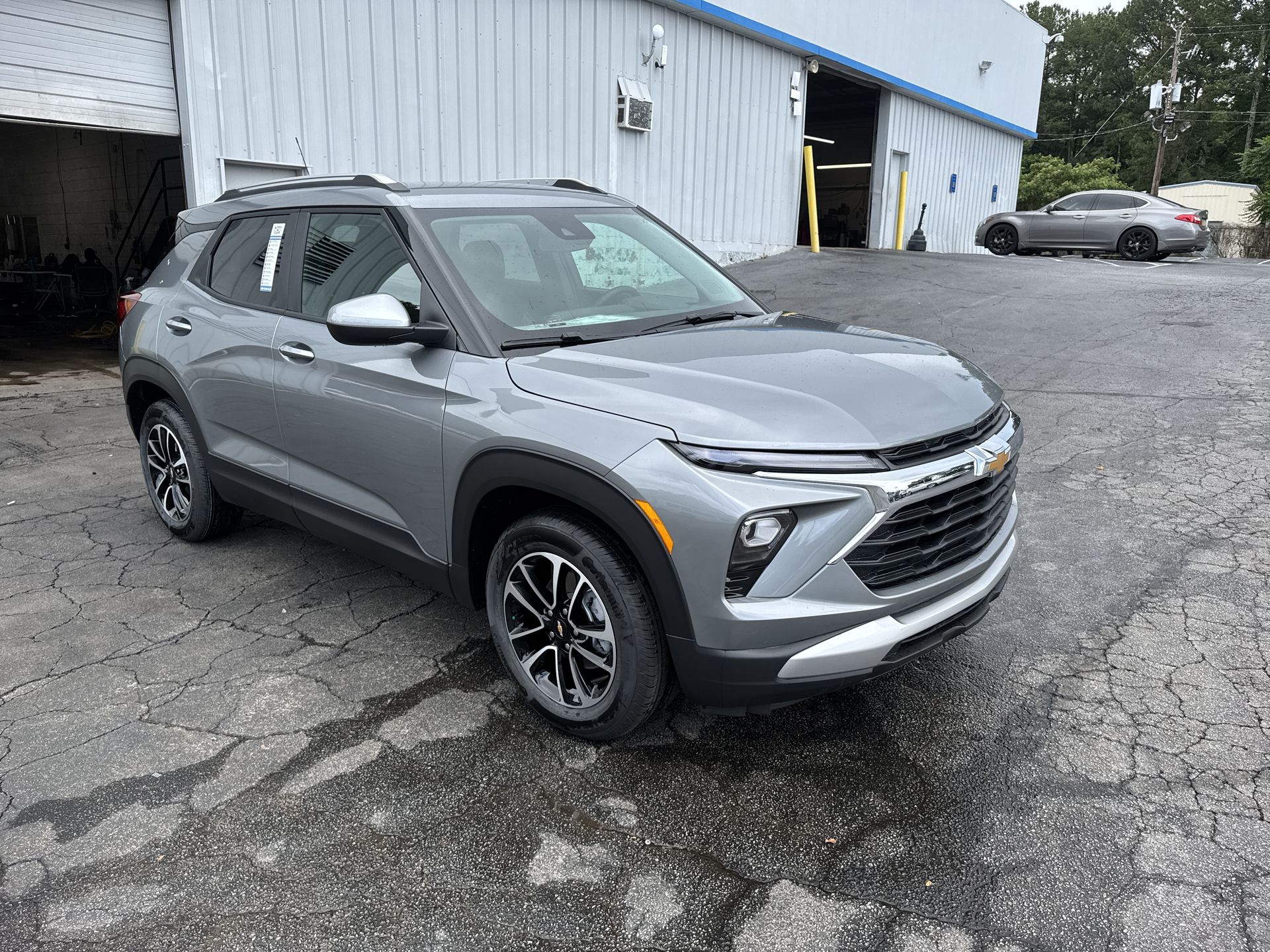 2025 Chevrolet Trailblazer LT photo 2