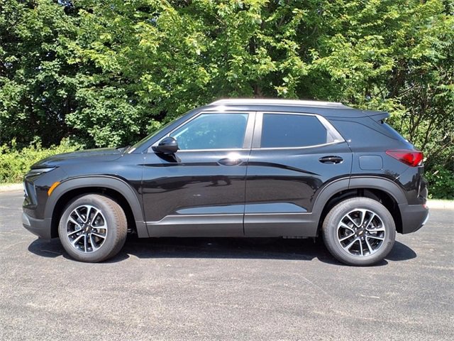 2025 Chevrolet Trailblazer LT photo 2