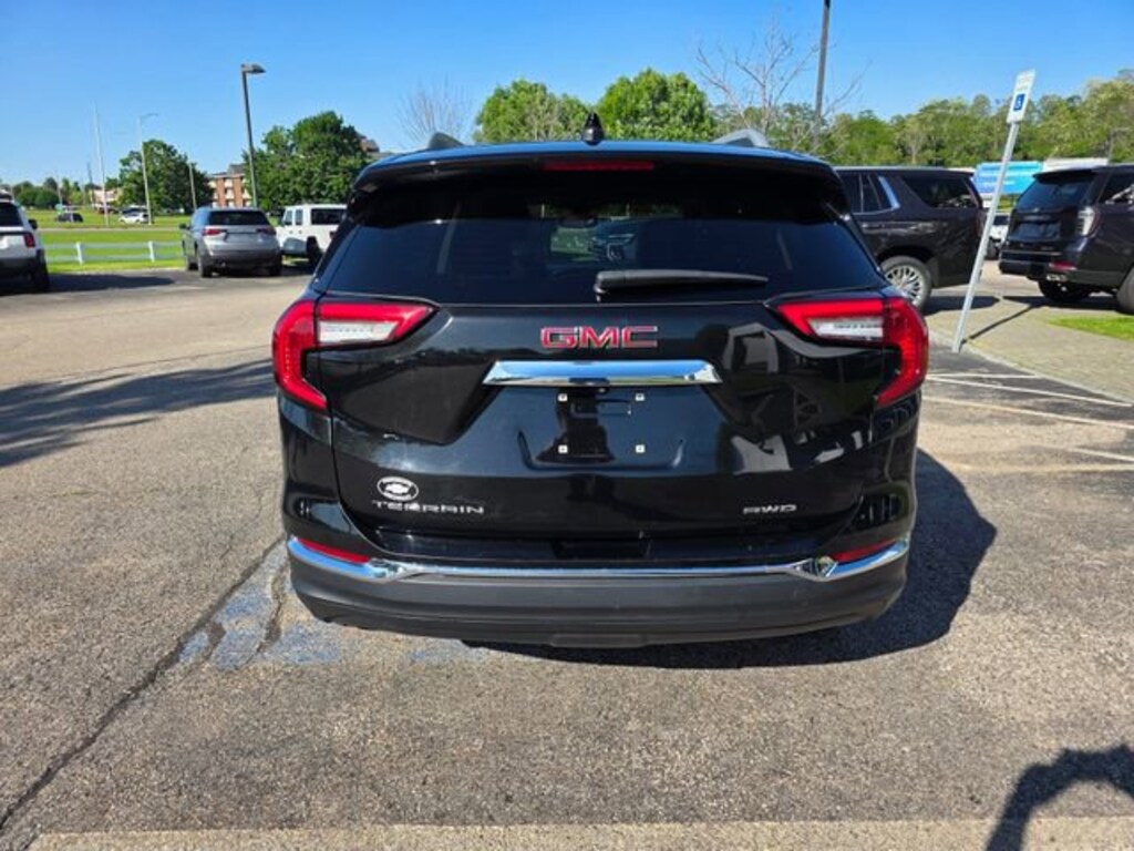 Used 2024 GMC Terrain SLT SUV