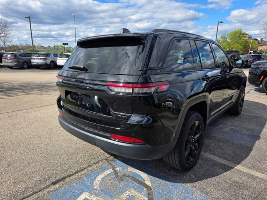 Used 2023 Jeep Grand Cherokee Limited 4x4 SUV
