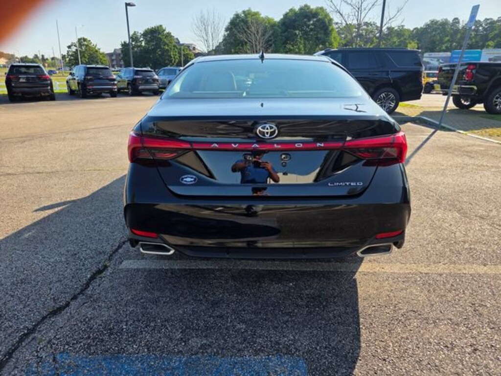 Used 2019 Toyota Avalon Limited Sedan
