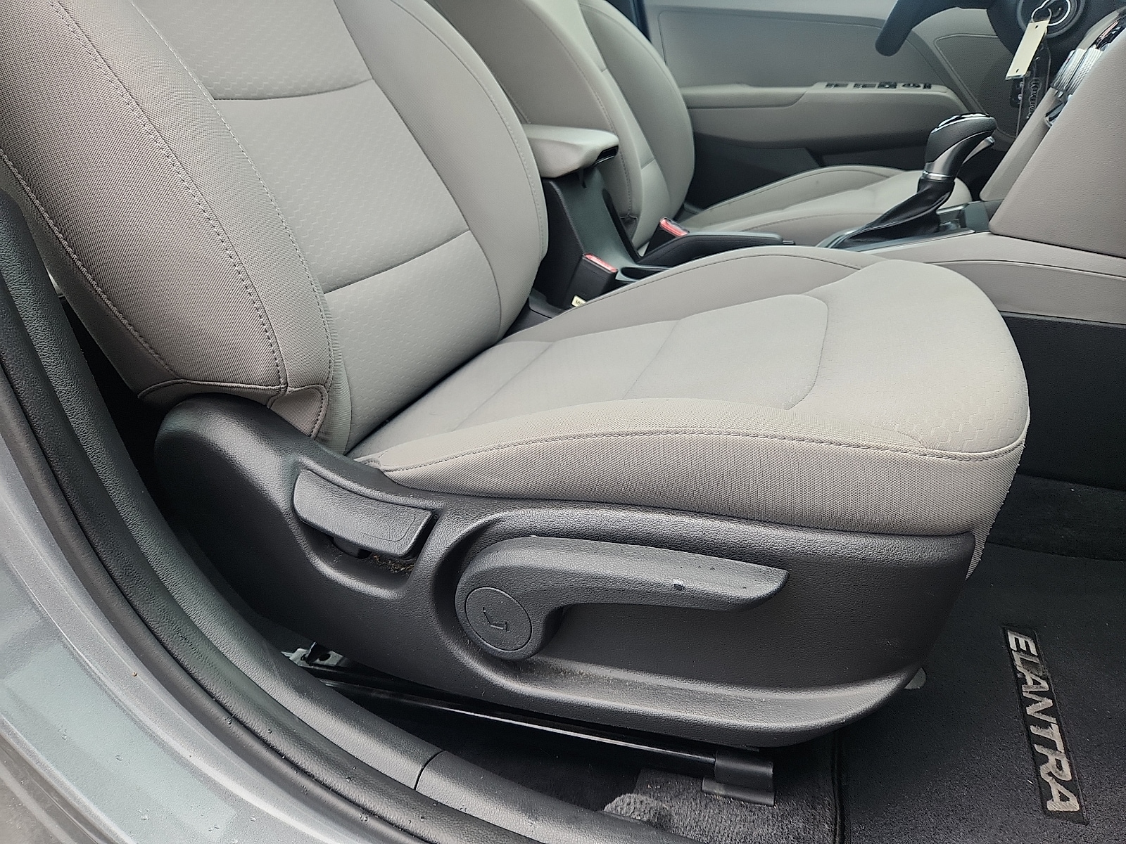 2019 Hyundai Elantra SE - Photo 33
