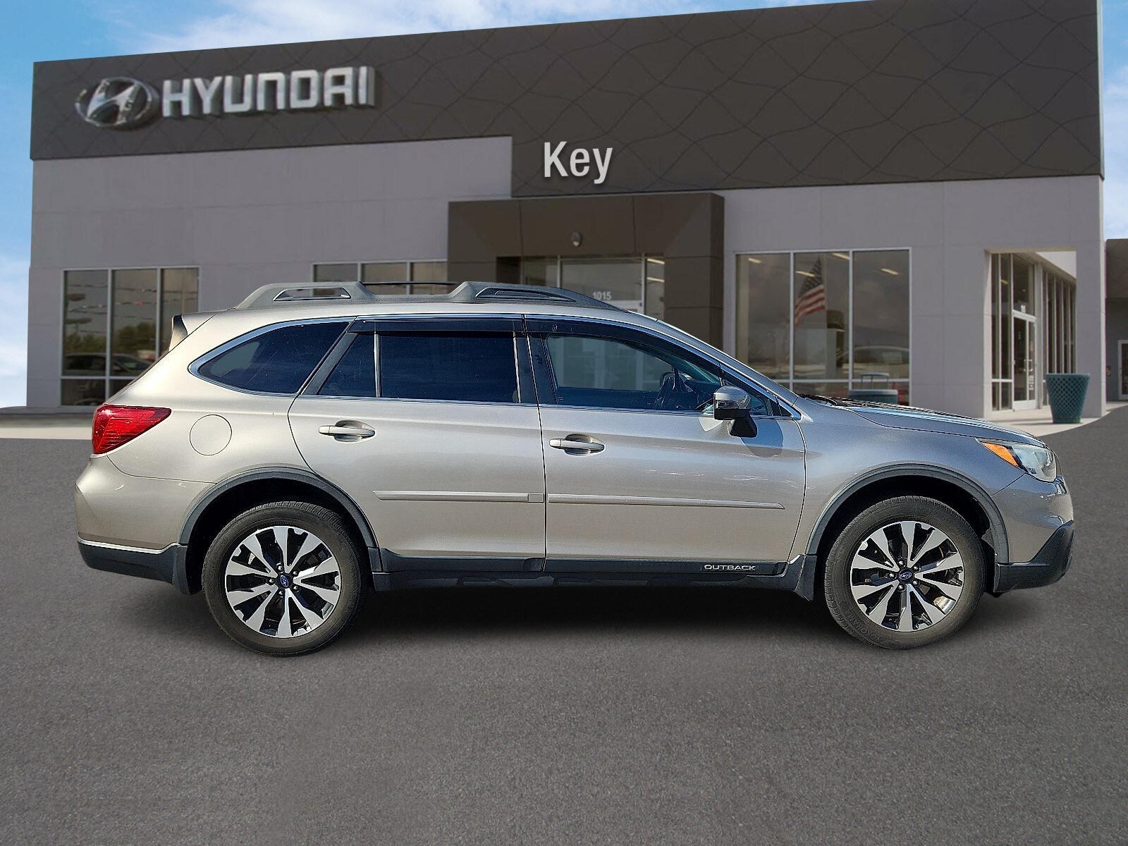 2016 Subaru Outback 2.5i Limited photo 2