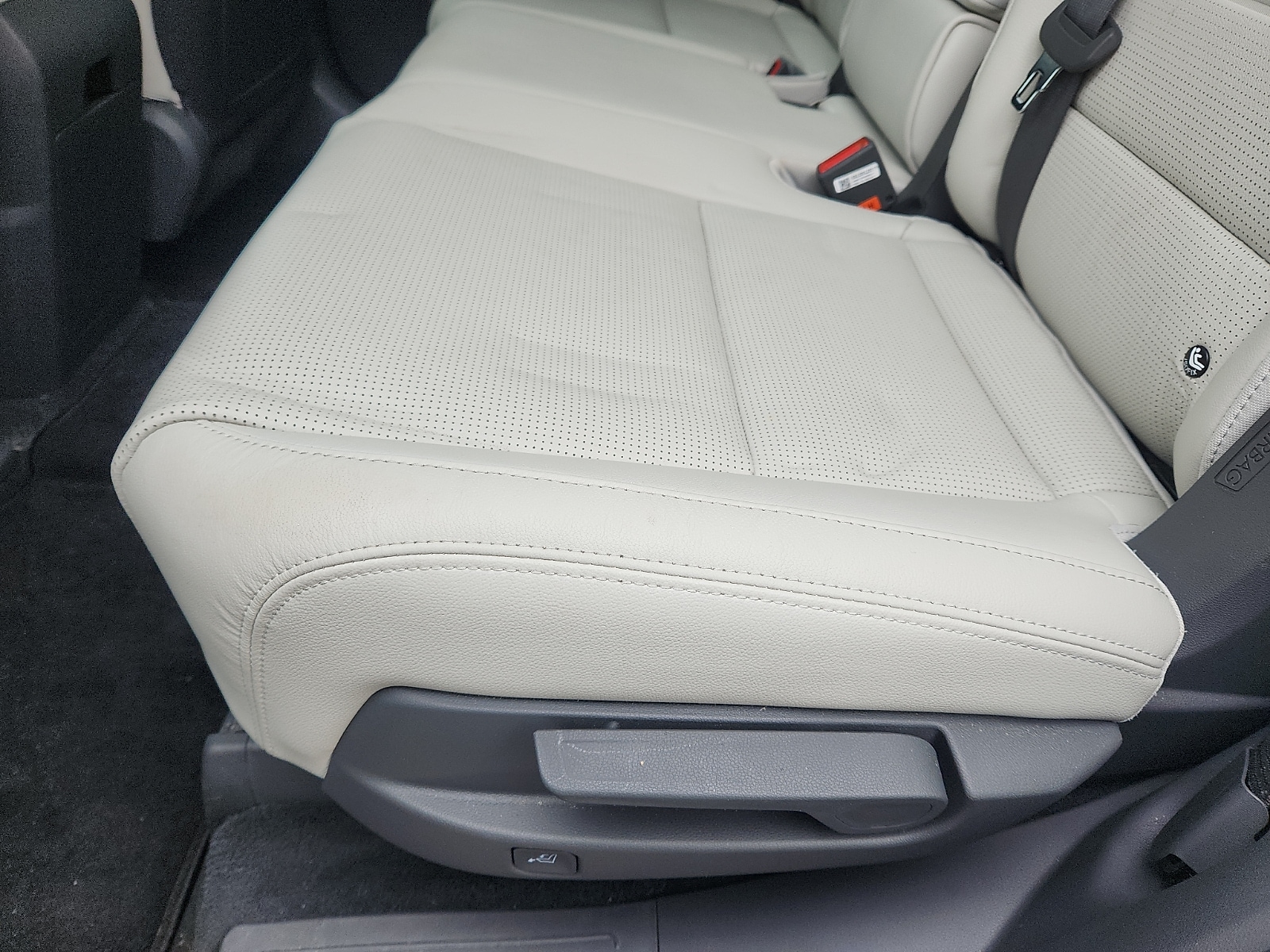 2025 Hyundai Santa Fe Limited - Photo 27