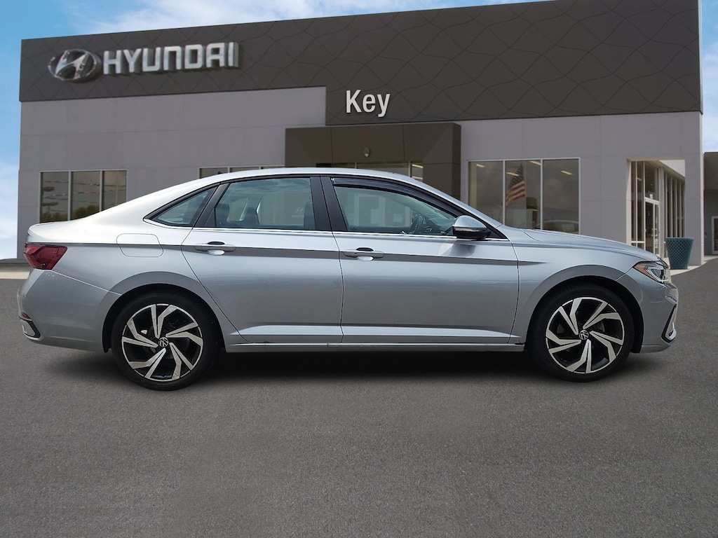 Used 2025 Volkswagen Jetta 1.5T SEL Sedan