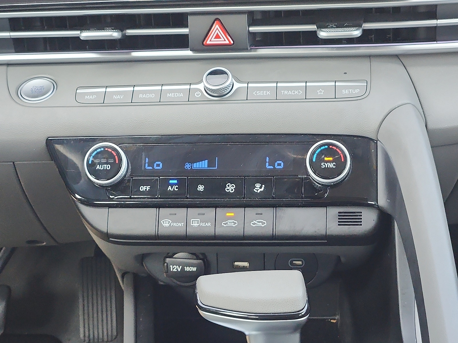 2024 Hyundai Elantra SEL - Photo 18