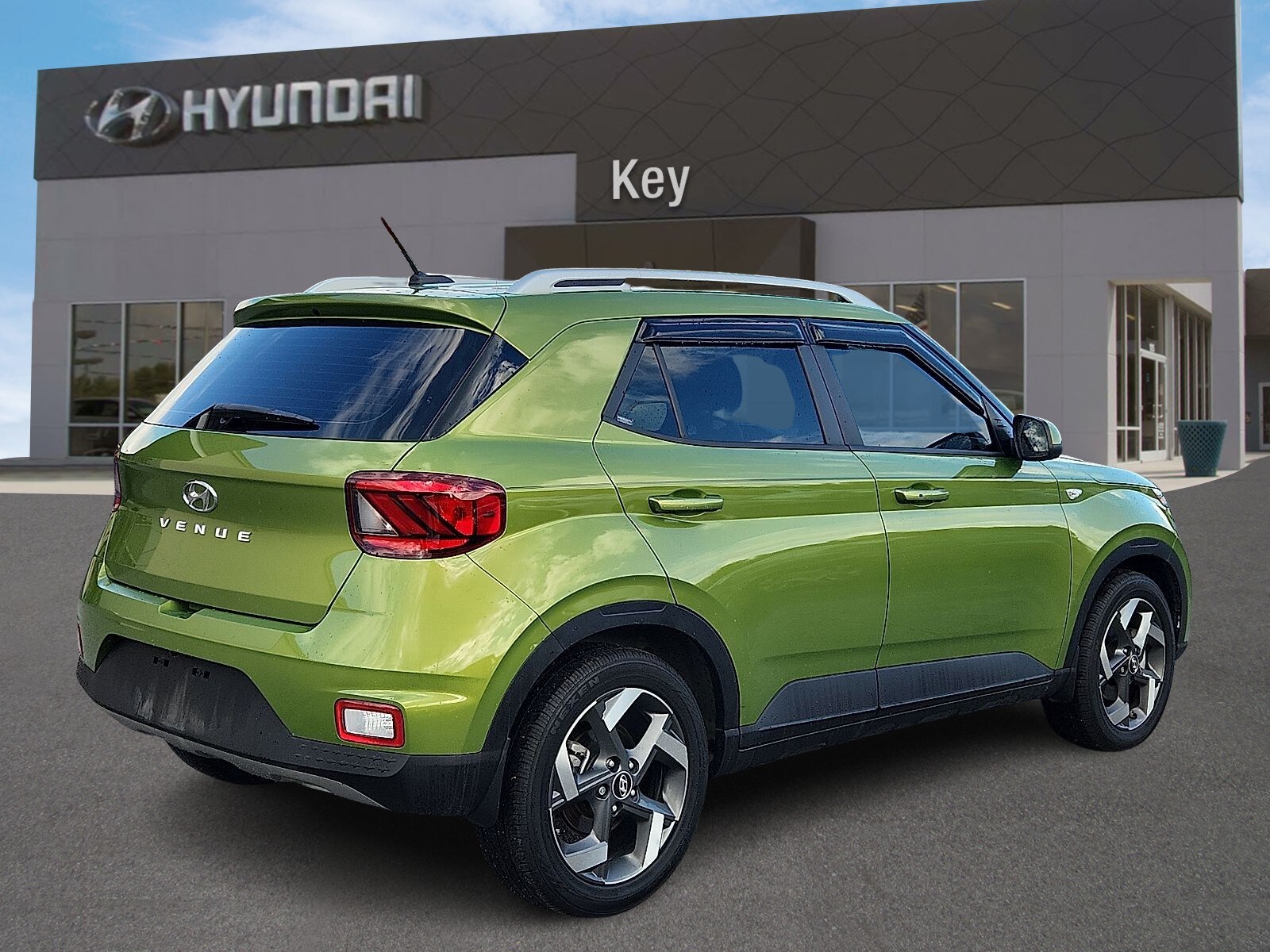 2024 Hyundai Venue SEL photo 2