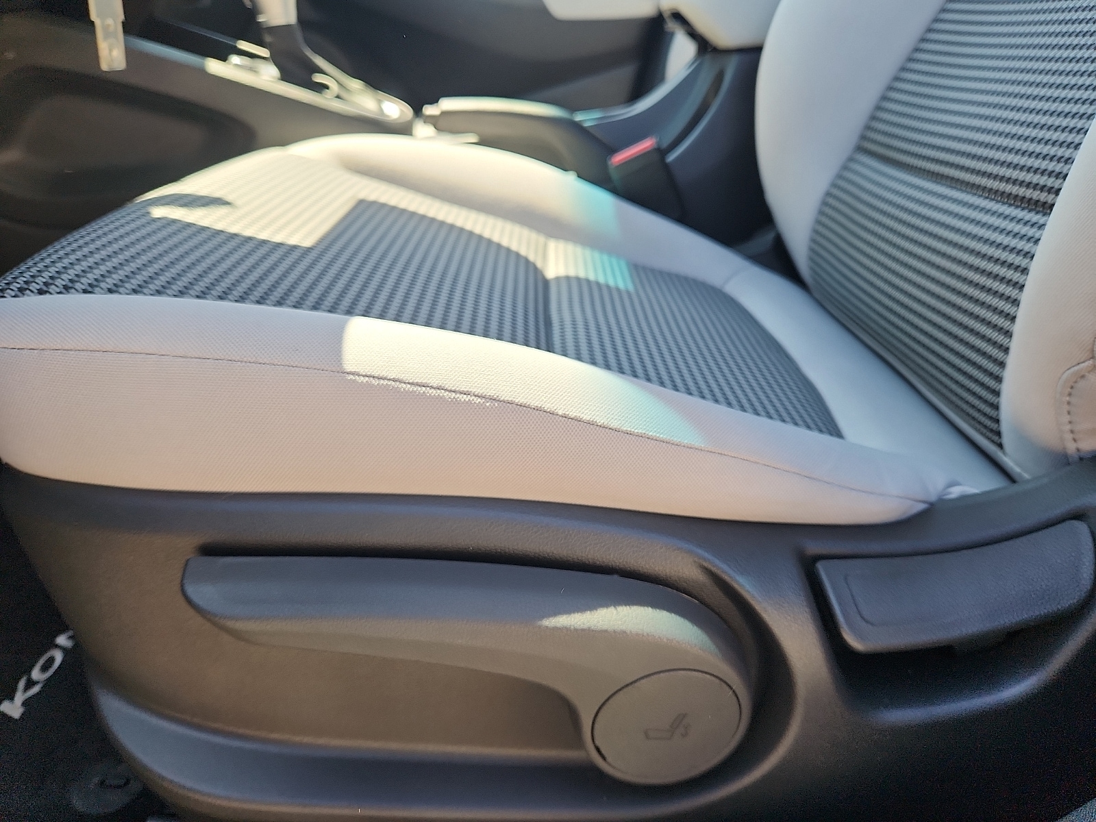 2023 Hyundai Kona SE - Photo 23