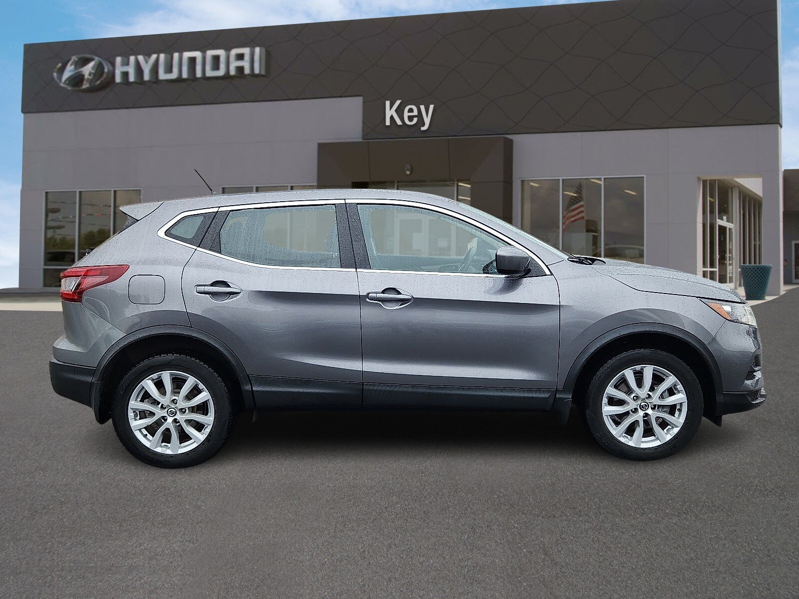 2020 Nissan Rogue Sport S photo 2