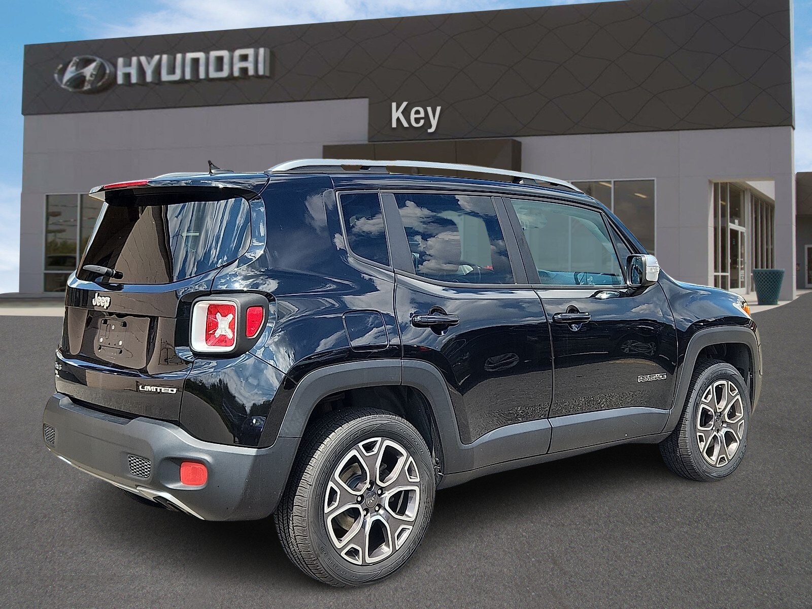 2016 Jeep Renegade Limited photo 2