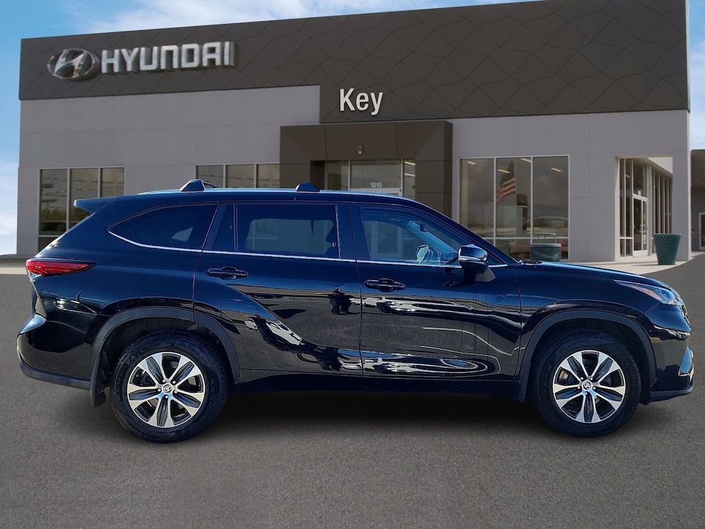 Used 2023 Toyota Highlander XLE SUV