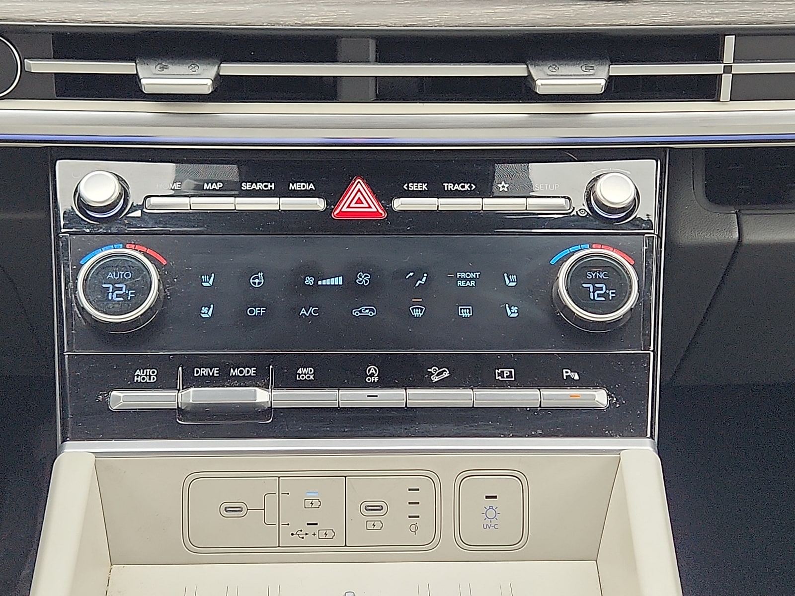 2025 Hyundai Santa Fe Limited - Photo 18