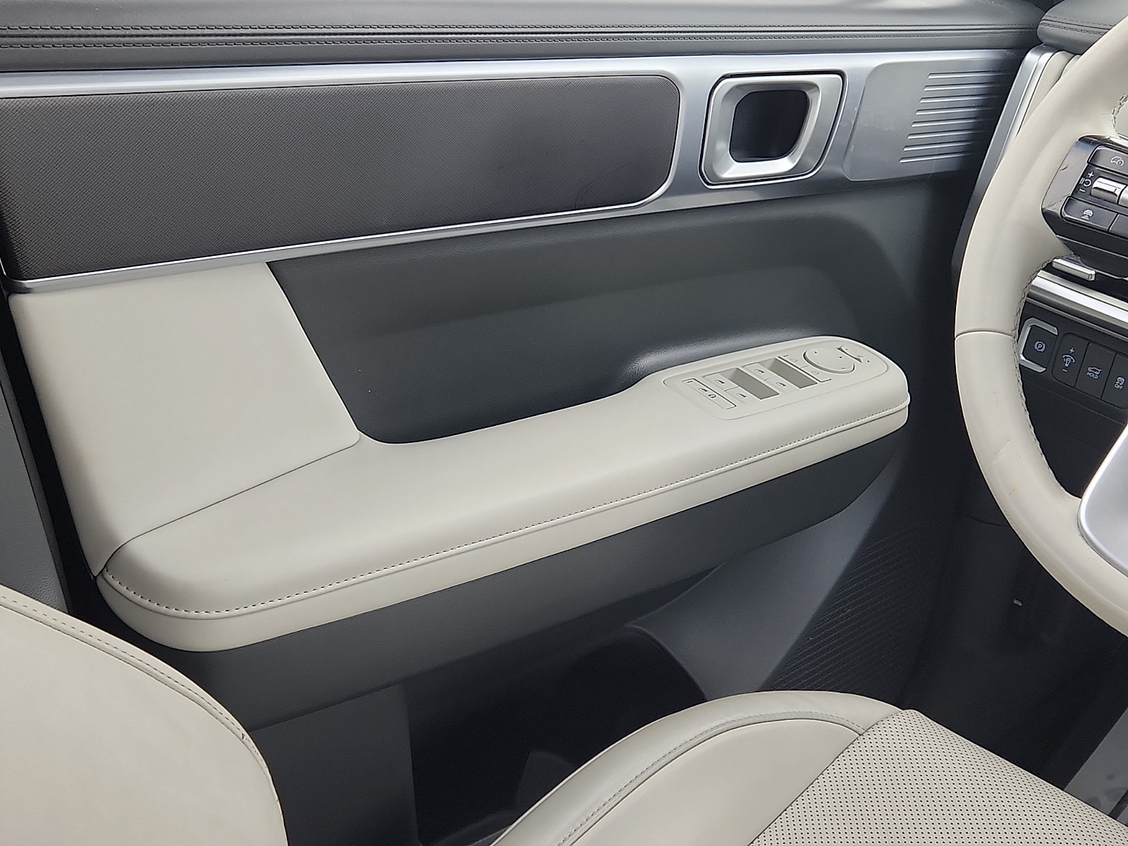 2025 Hyundai Santa Fe SEL - Photo 12