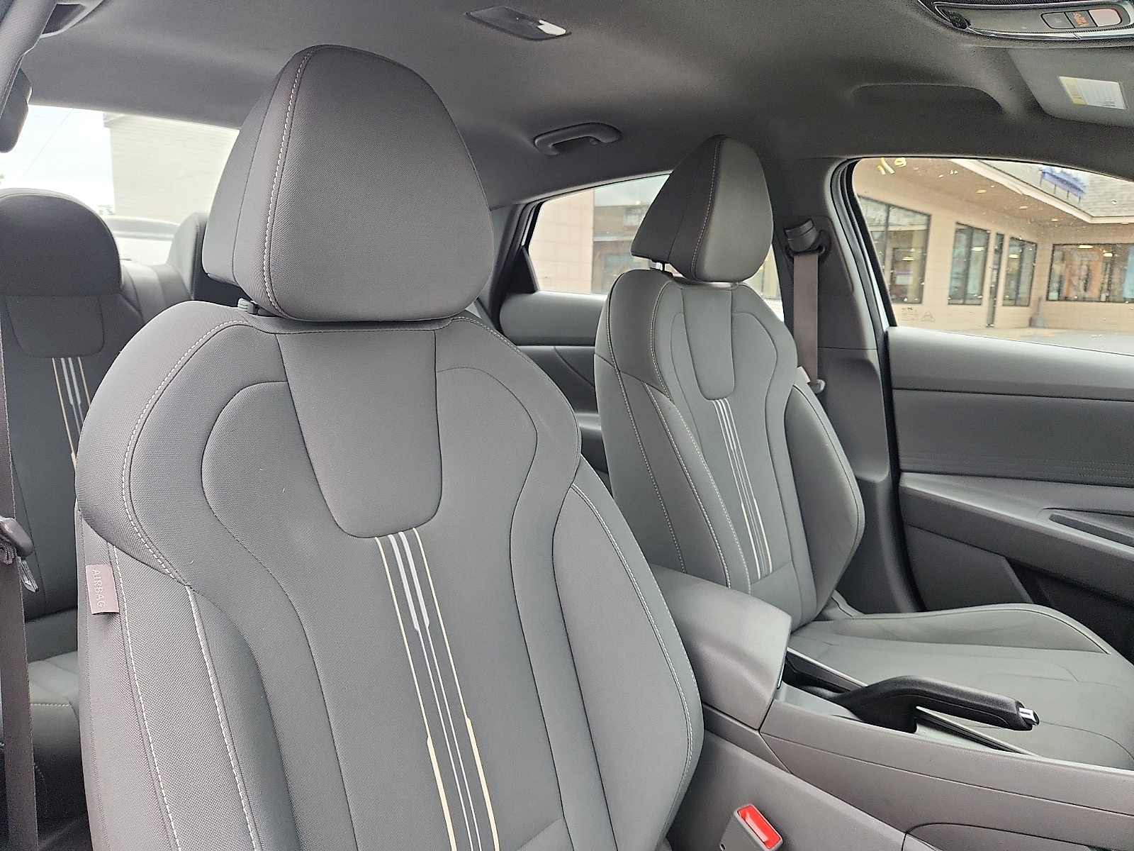 2024 Hyundai Elantra SEL - Photo 32