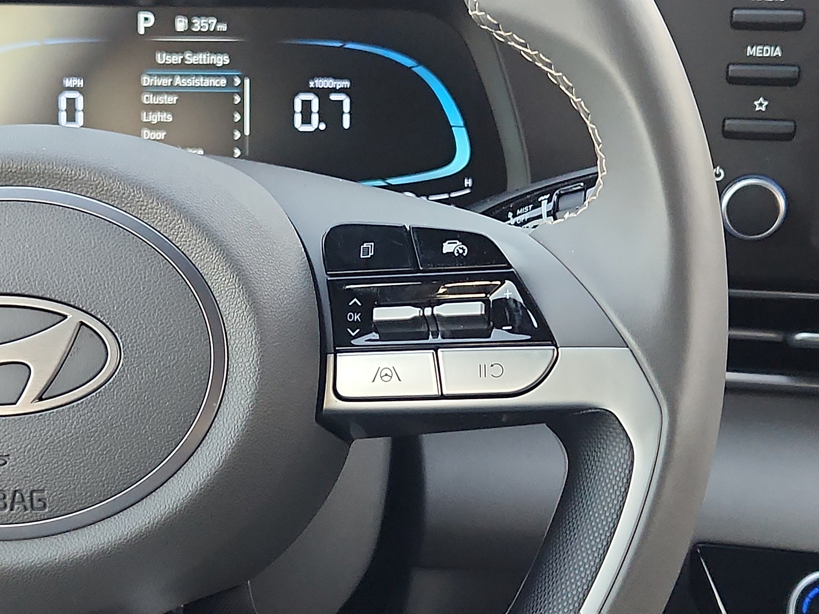 2025 Hyundai Elantra SEL - Photo 16