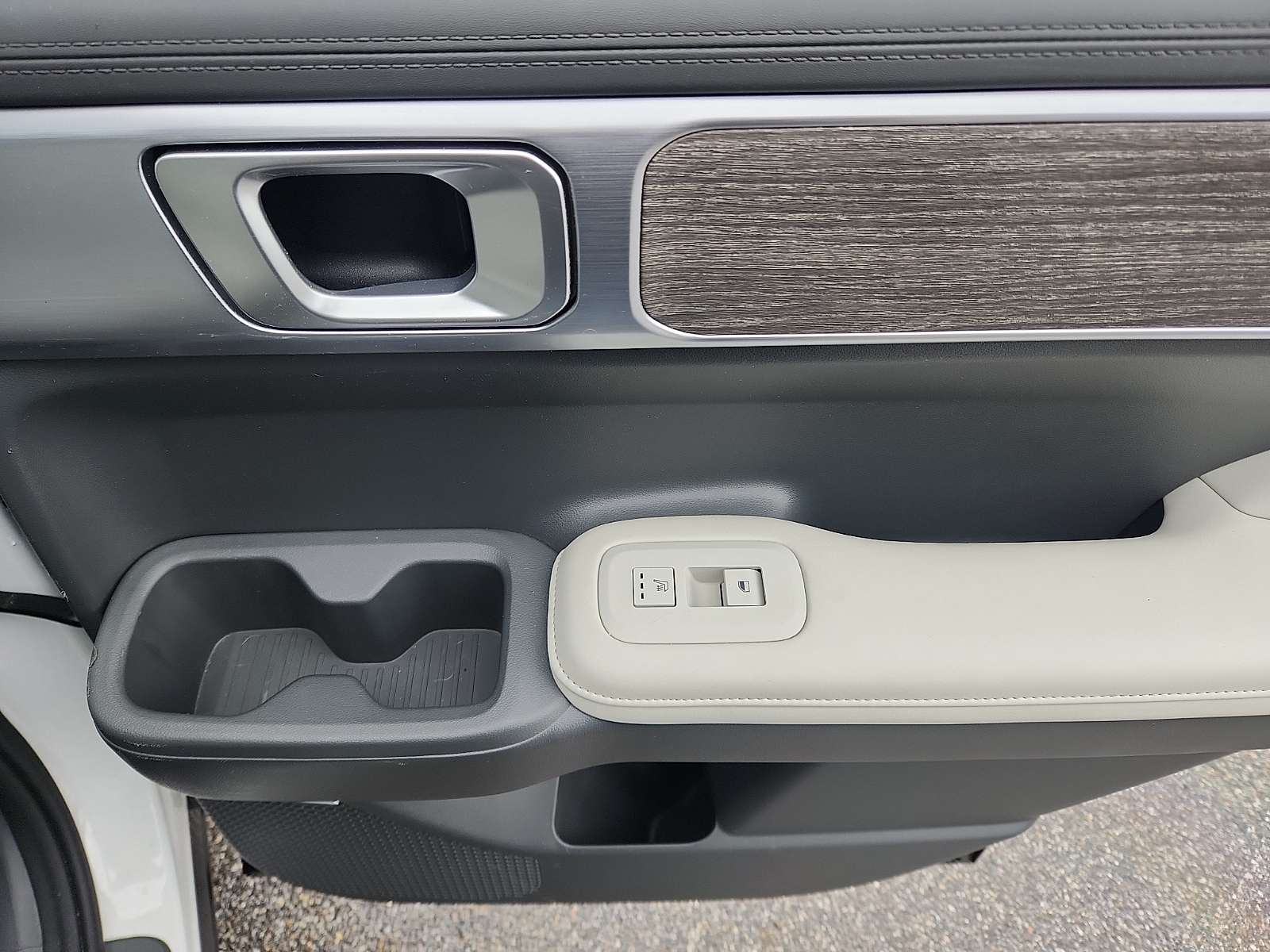 2025 Hyundai Santa Fe Limited - Photo 33