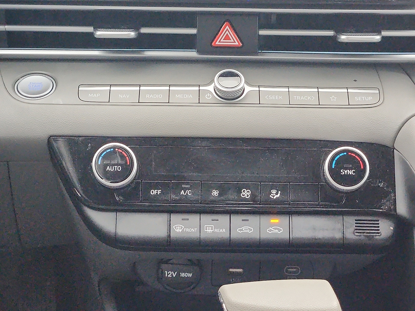 2024 Hyundai Elantra SEL - Photo 18