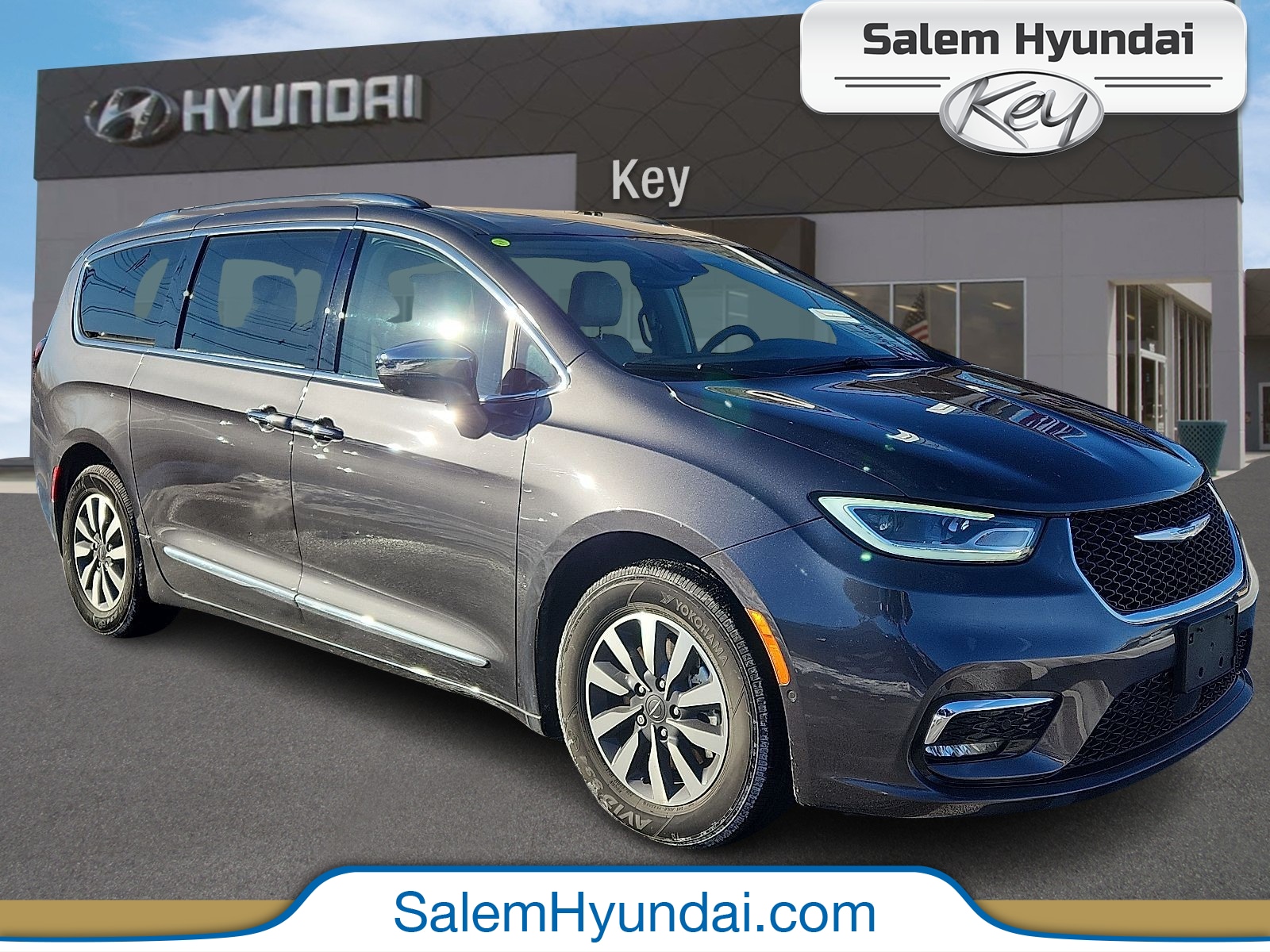 2021 Chrysler Pacifica Hybrid Limited's photo