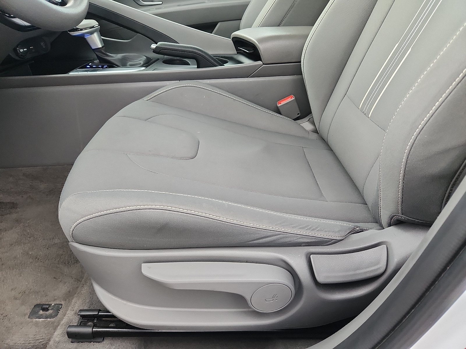 2024 Hyundai Elantra SEL - Photo 23