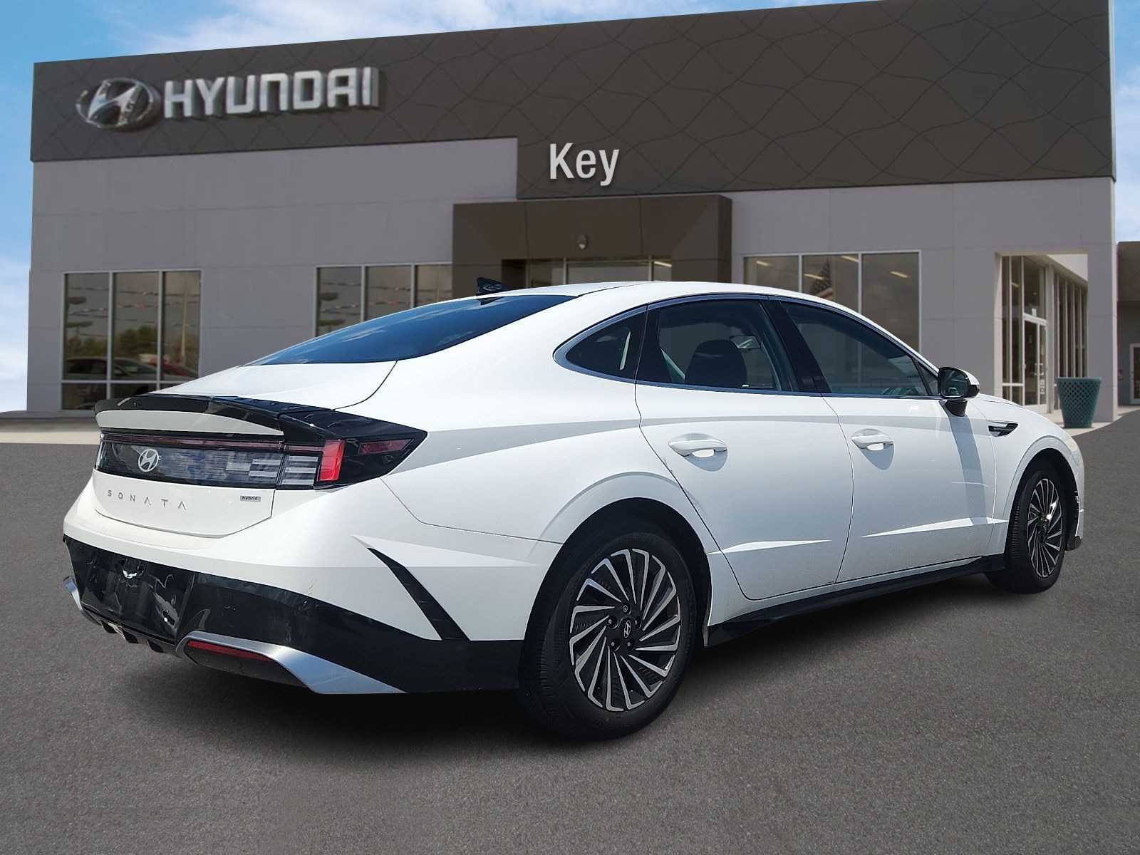 2025 Hyundai Sonata Hybrid SEL - Photo 4