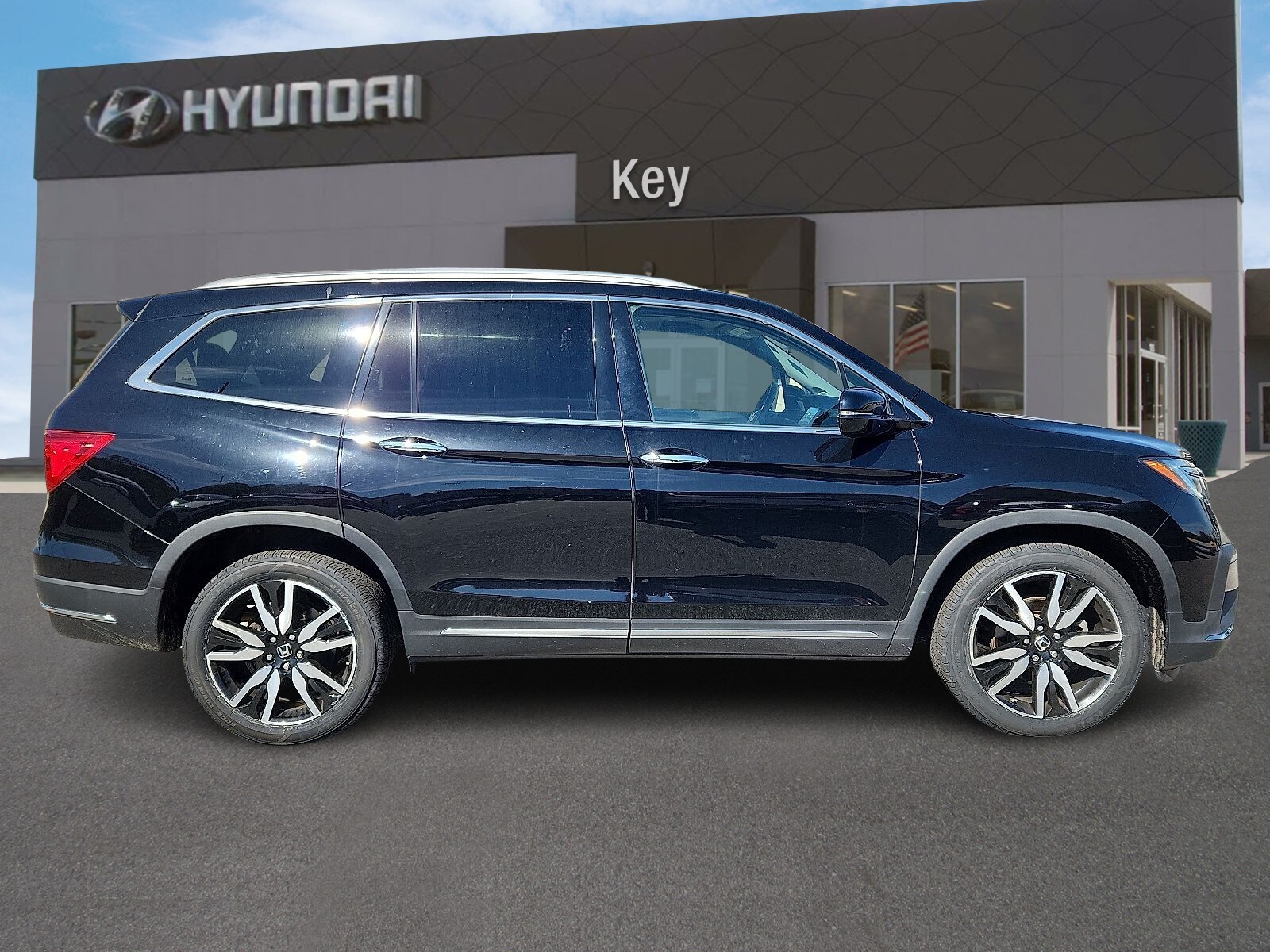 2022 Honda Pilot Touring photo 2