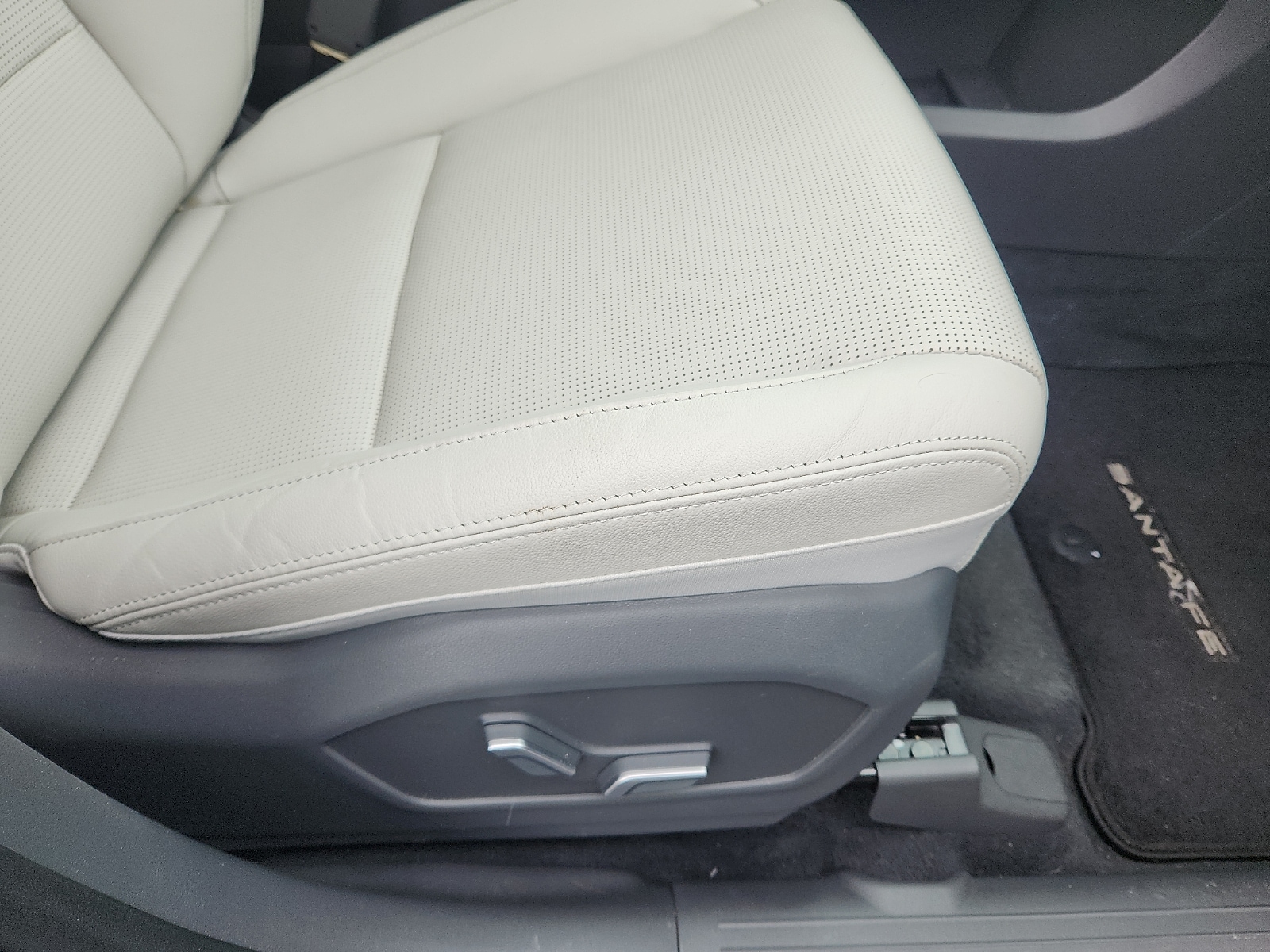 2025 Hyundai Santa Fe Limited - Photo 36