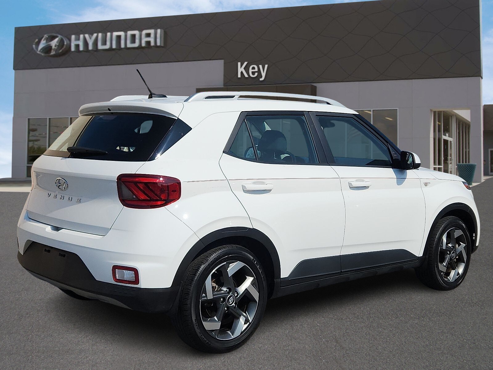 2023 Hyundai Venue SEL photo 2