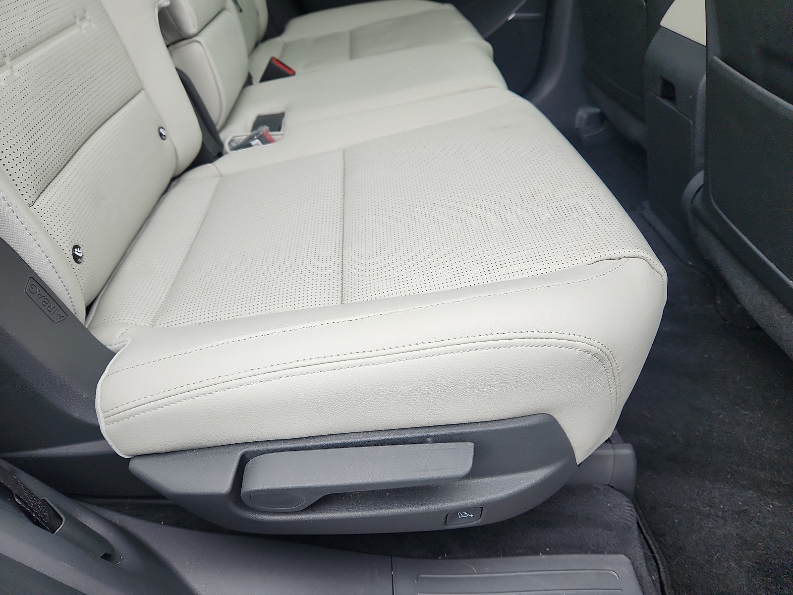 2025 Hyundai Santa Fe Limited - Photo 32
