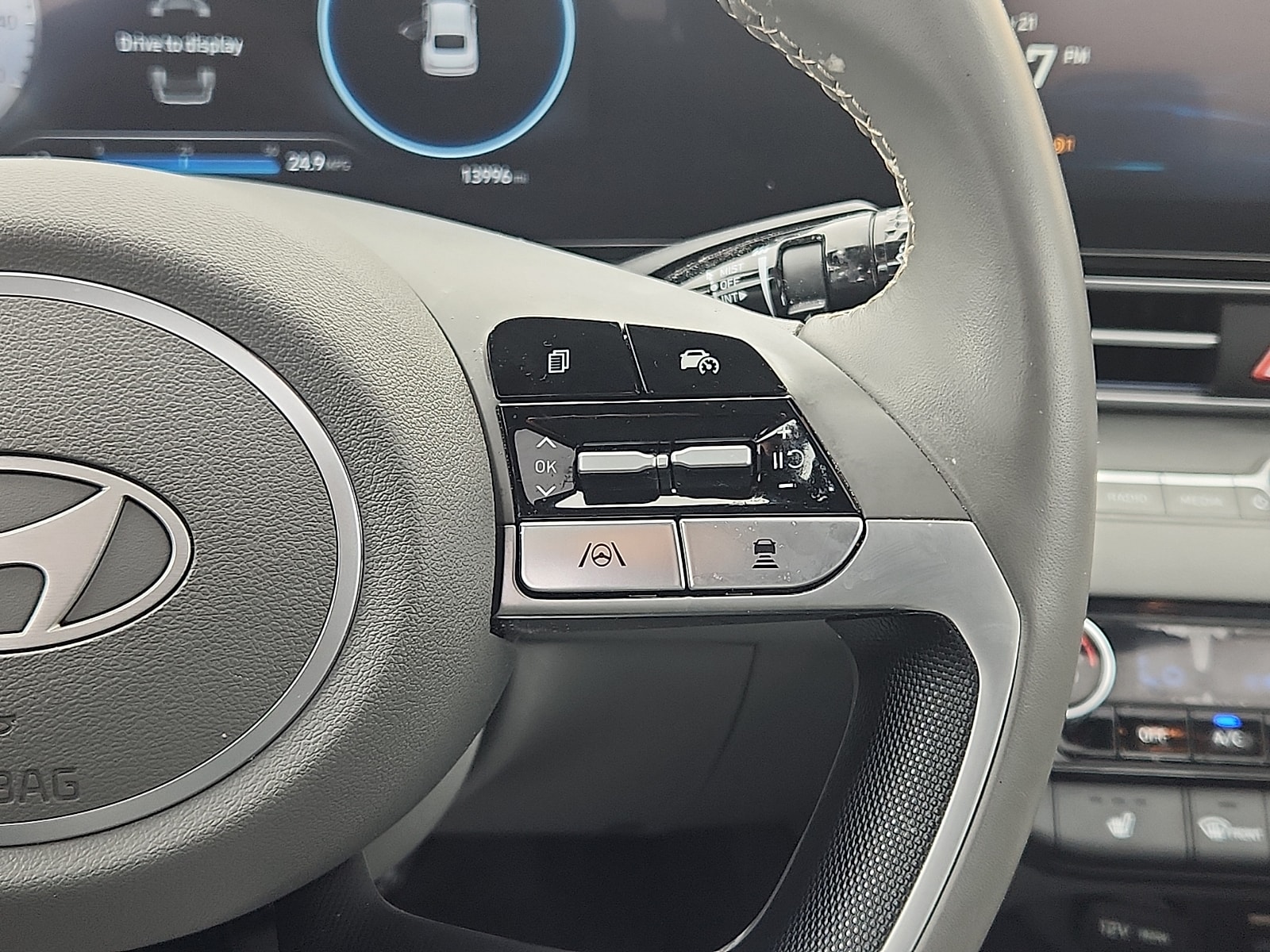 2024 Hyundai Elantra SEL - Photo 16