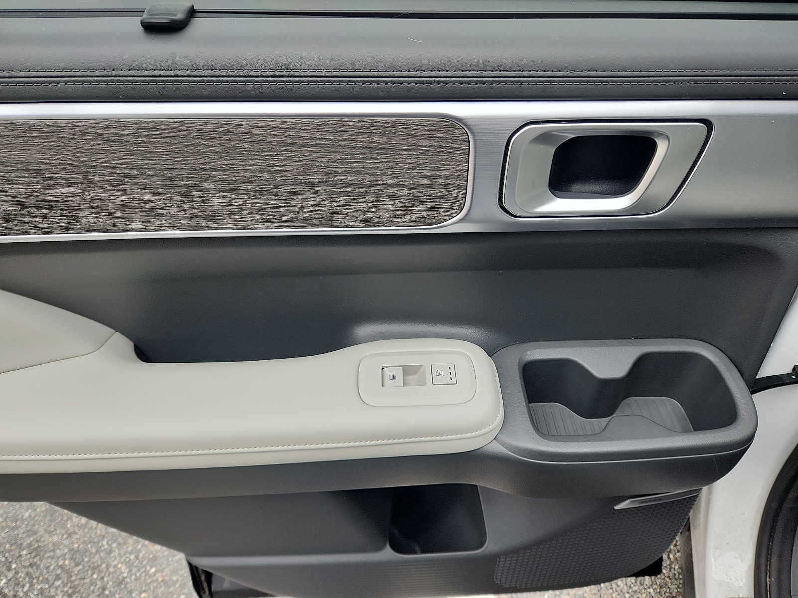 2025 Hyundai Santa Fe Limited - Photo 28