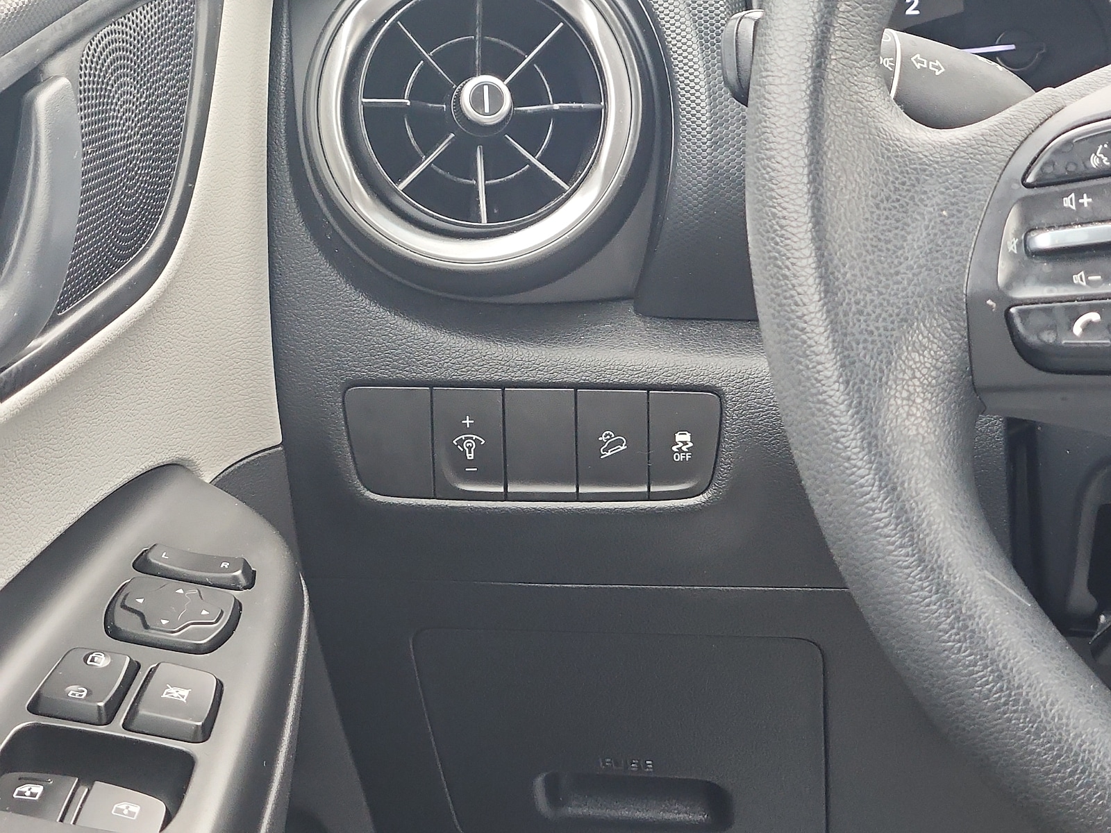 2023 Hyundai Kona SEL - Photo 13