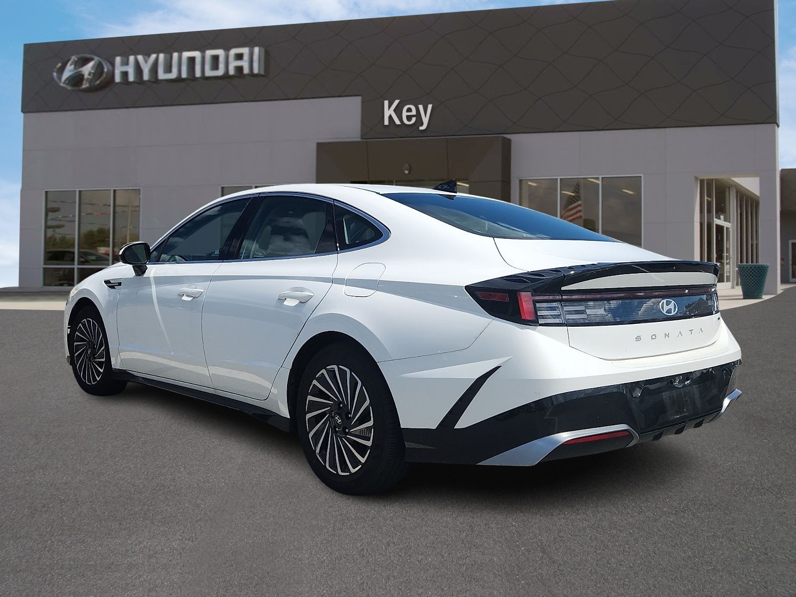 2025 Hyundai Sonata Hybrid SEL - Photo 5