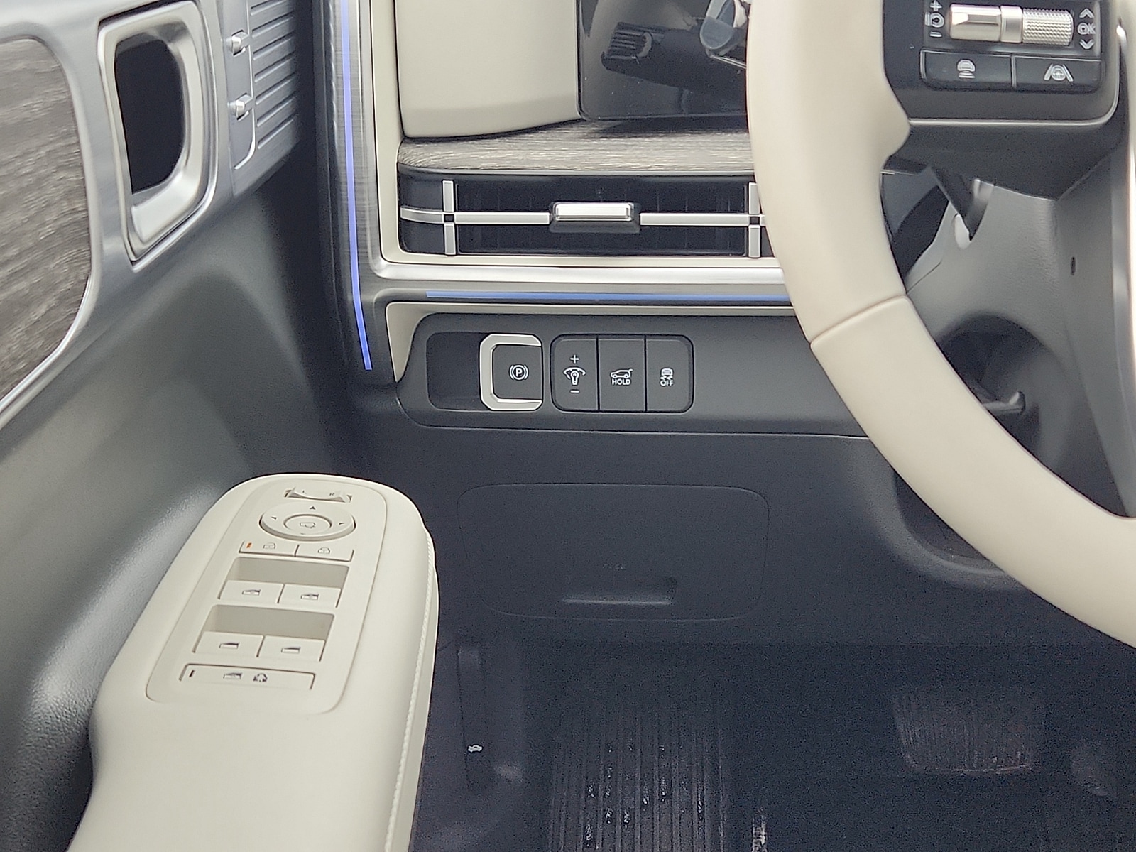 2025 Hyundai Santa Fe Limited - Photo 13