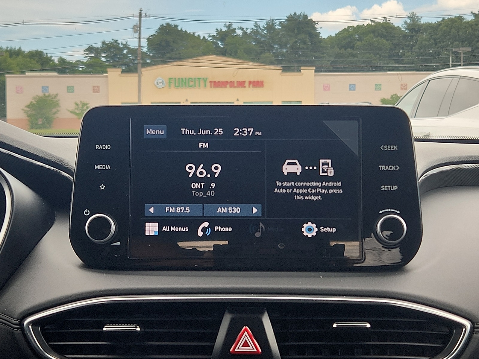 2023 Hyundai Santa Fe SE - Photo 17