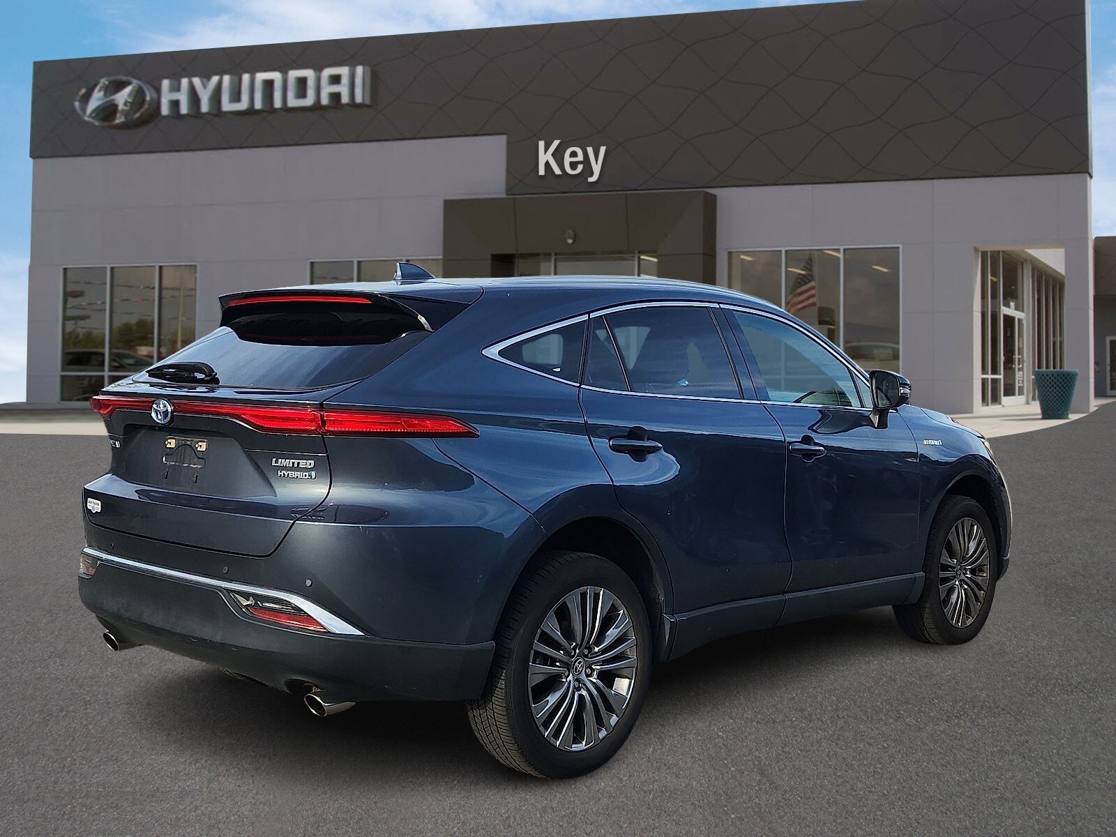 2021 Toyota Venza LE photo 3