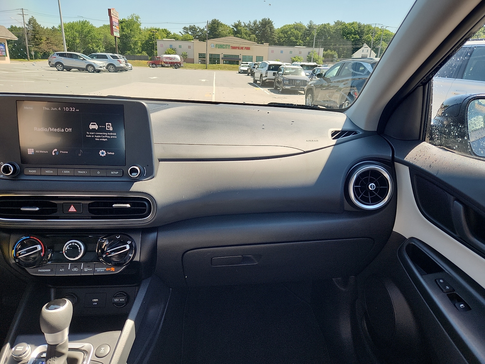 2023 Hyundai Kona SE - Photo 11