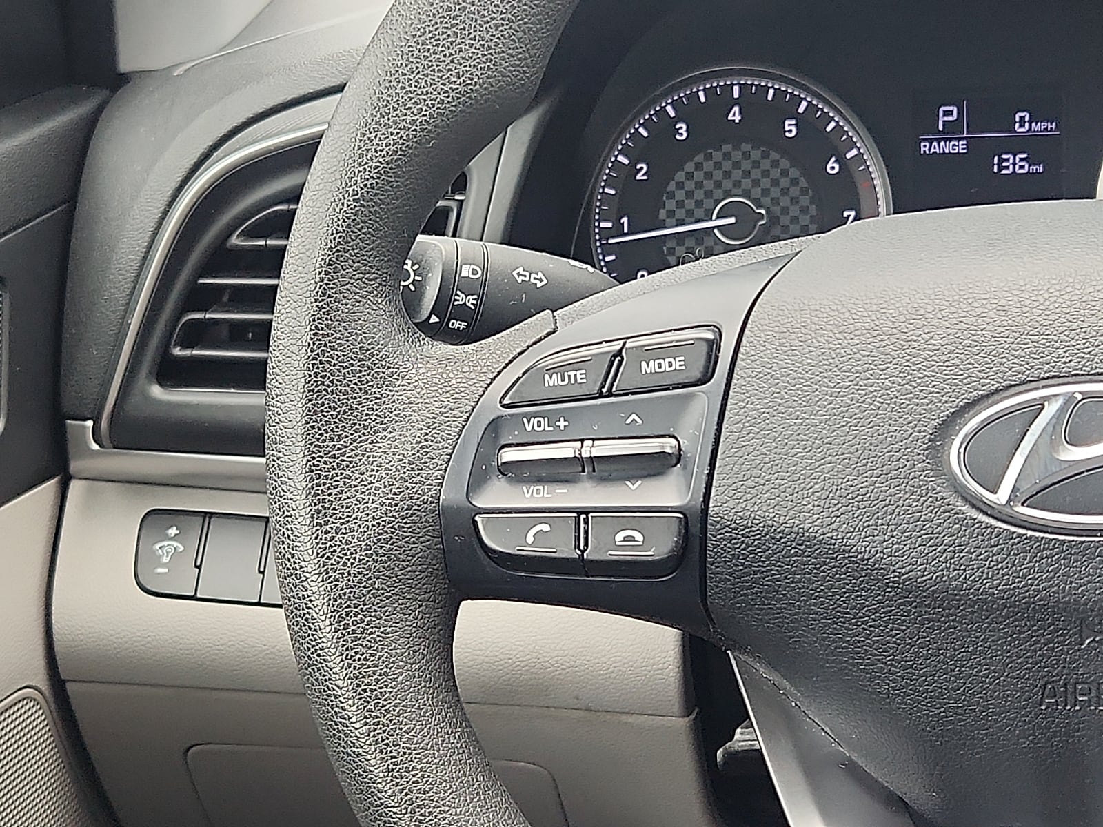 2019 Hyundai Elantra SE - Photo 15