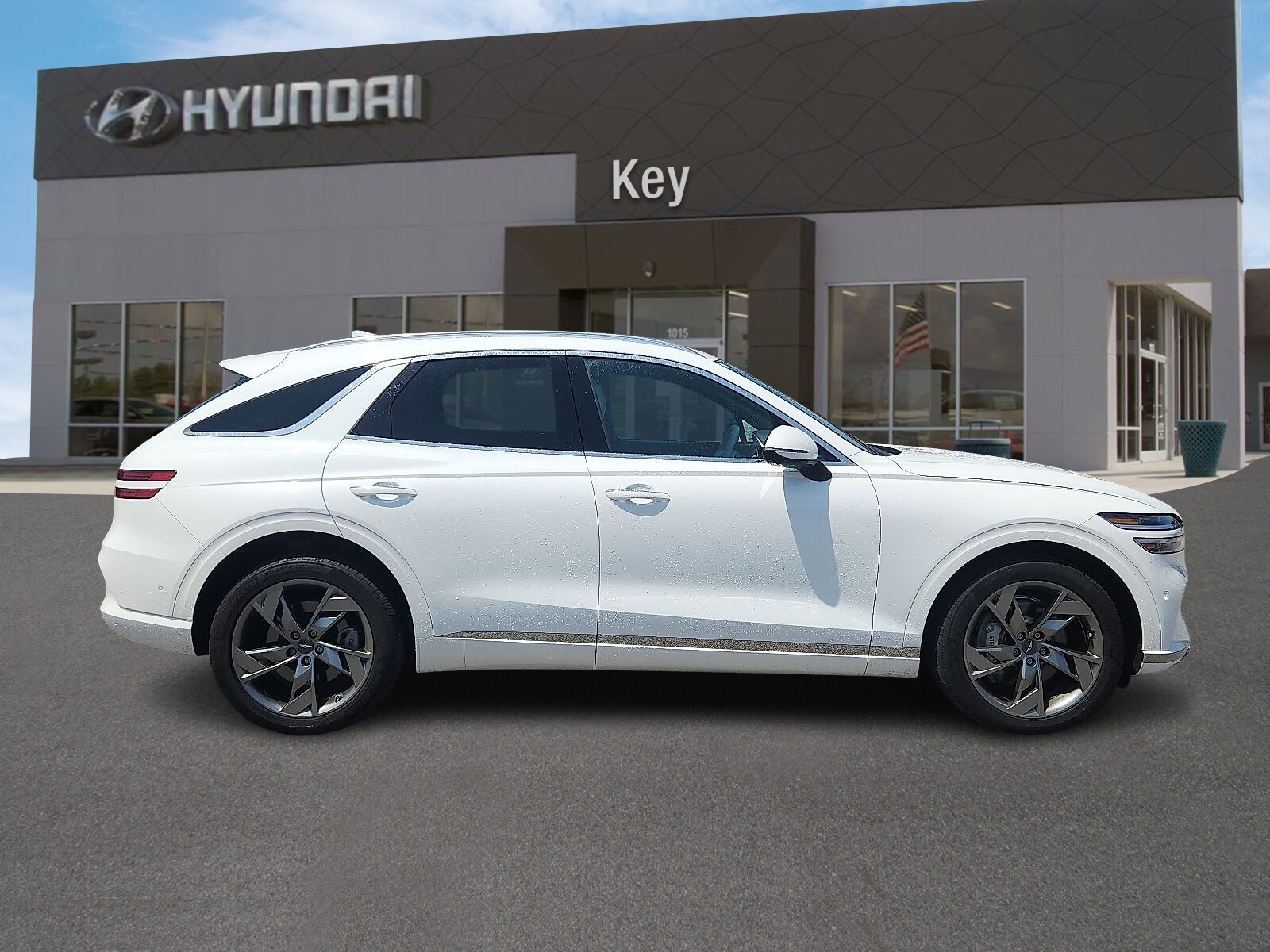 2024 Genesis Electrified GV70 Advanced photo 2