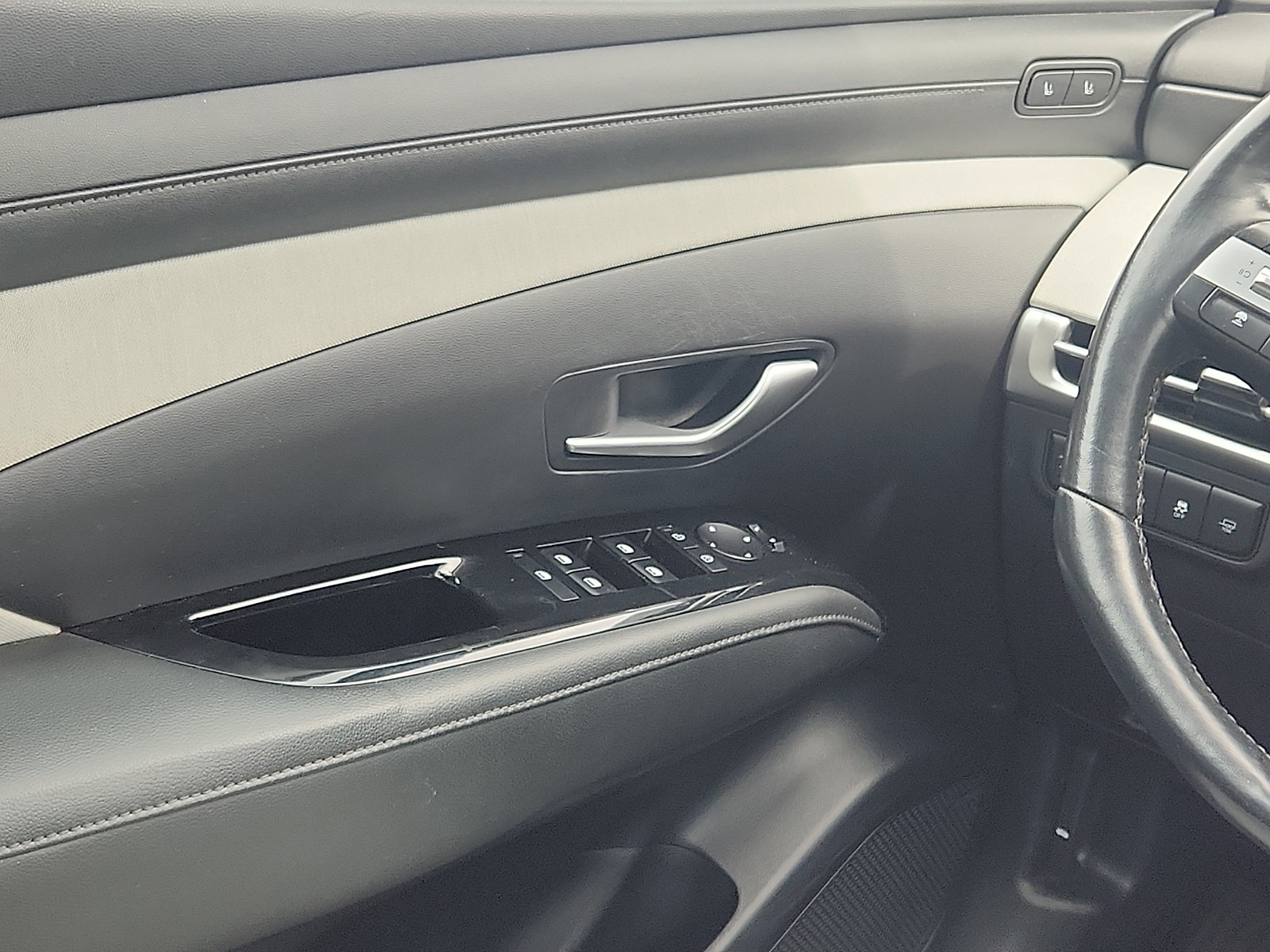 2025 Hyundai Santa Cruz Limited - Photo 11