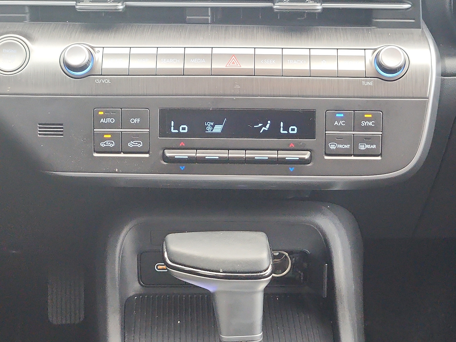 2024 Hyundai Kona SEL - Photo 18