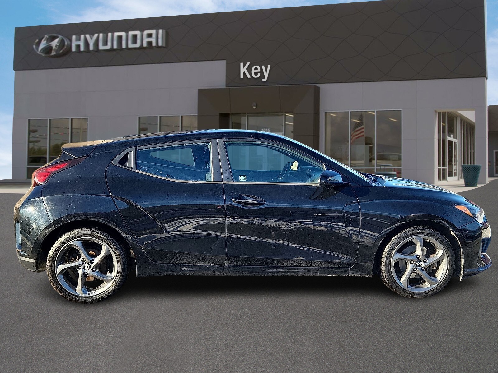 2019 Hyundai Veloster 2.0L Premium photo 2